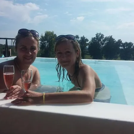 Vakantiehuis Saint-savin, 4 Pieces, 6 Personnes - Fr-1-440-132 *